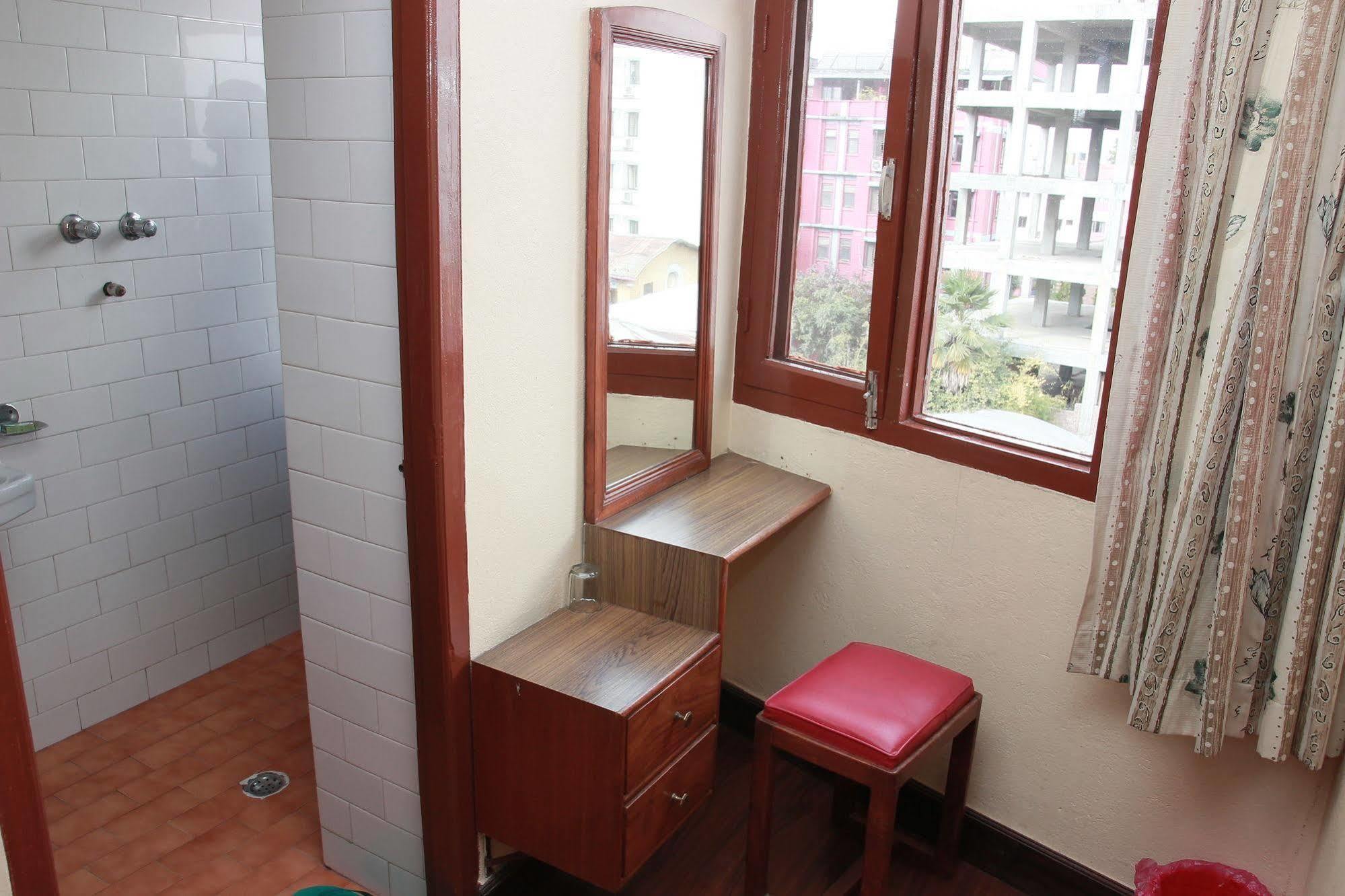 Shree Tibet Family Guest House Катманду Екстер'єр фото